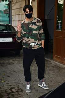 Sidharth Malhotra snapped around the town!