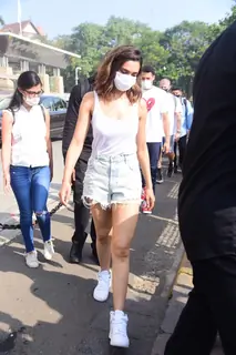 Deepika Padukone snapped at Gateway of India!