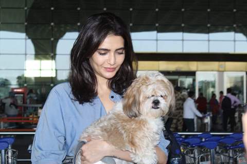 Karishma Tanna snapped at Airport!