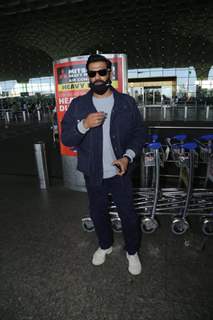 Sohum Shah snapped at airport!