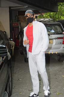 Sidharth Malhotra spotted outside dubbing studio in Bandra