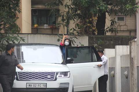 Shilpa Shetty spotted outside clinic in Bandra