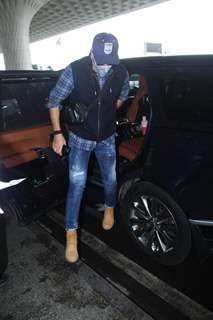 Ranbir Kapoor snapped at Airport
