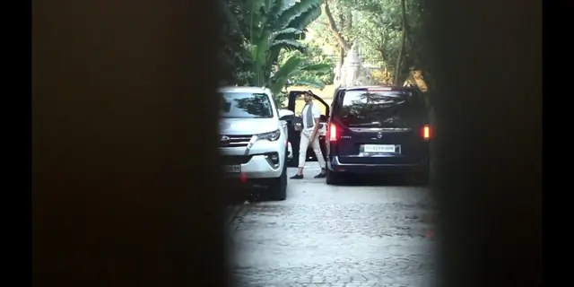 Hrithik Roshan snapped around the town!