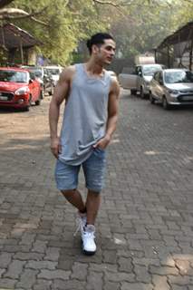 Priyank Sharma at Mira Road on Shoot Location!