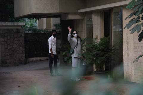 Kareena Kapoor Khan snapped with mother Babita Shivdasani and sister Karisma Kapoor