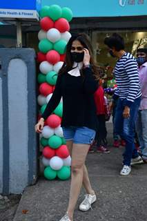 Riteish Deshmukh and Genelia Deshmukh snapped with kids at Christmas Party! 