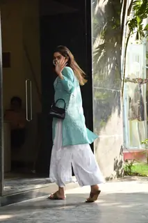 Khushi Kapoor snapped in Santacruz