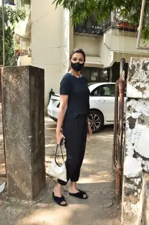 Sonali Bendre snapped at Juhu