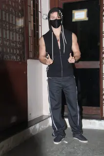 Tiger Shroff spotted Shankar Mahadevan dubbing studio in Bandra