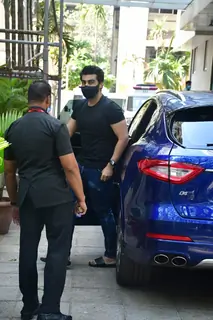 Arjun Kapoor snapped with sister Anshula Kapoor at Hinduja hospital, Khar