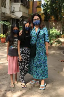 Farah Khan with her daughters at Juhu