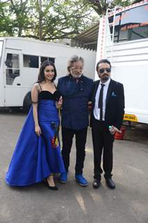 Shraddha Kapoor and Shakti Kapoor on the shoot of Indian Pro Music League shoot!