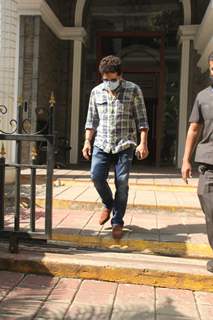 Sachin Tendulkar spotted outside clinic in Bandra