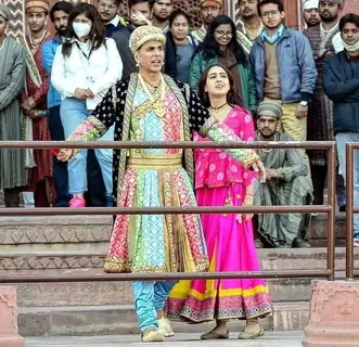 Akshay Kumar and Sara Ali Khan snapped at sets of Atrangi Re...