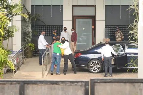 Ranveer Singh and Deepika Padukone return from New Year vacation!