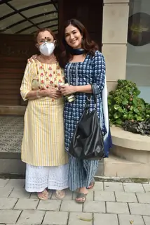 Ridhima Pandit snapped with mother at Juhu