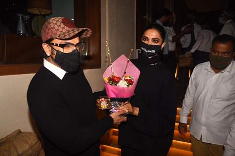 Deepika Padukone celebrates birthday with Paparazzi