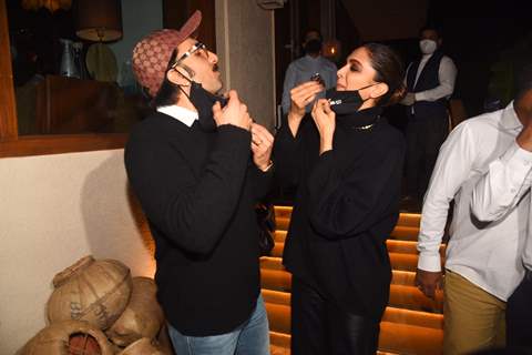 Deepika Padukone celebrates birthday with Paparazzi