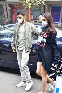 Virat Kohli and Anushka Sharma head out for a Lunch Date...