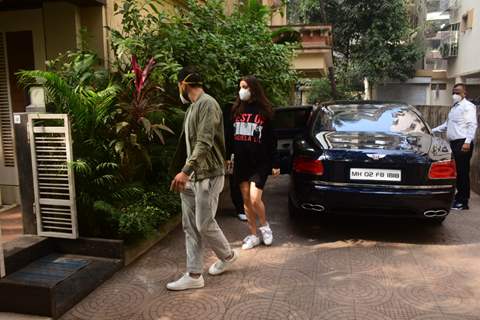 Virat Kohli and Anushka Sharma head out for a Lunch Date...