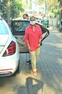 Jaya Bachchan snapped at Pradhan clinic in, Juhu