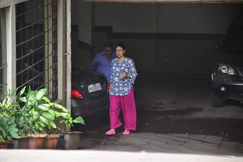 Mommy-to-be Kareena Kapoor Khan spotted in Bandra