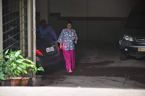 Mommy-to-be Kareena Kapoor Khan spotted in Bandra