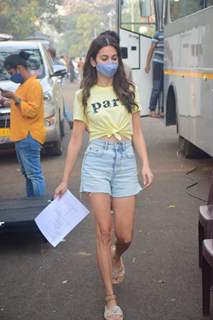 Kriti Kharbanda snapped on the sets of her upcoming film '14 Phere'