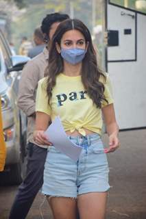 Kriti Kharbanda snapped on the sets of her upcoming film '14 Phere'