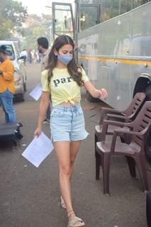 Kriti Kharbanda snapped on the sets of her upcoming film '14 Phere'