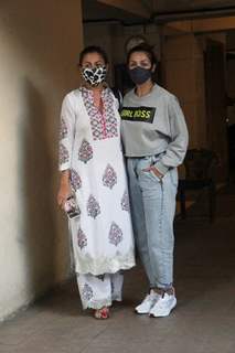 Malaika Arora and sister Amrita Arora snapped at Kareena Kapoor's residence