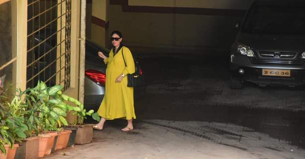 Kareena Kapoor snapped at Bandra