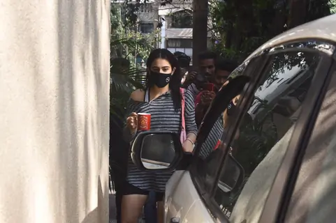 Sara Ali Khan snapped at Santacruz