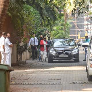 Dhawan family leaves for Varun Dhawan's wedding in Alibaug