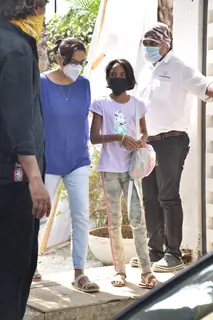 Varun weds Natasha: Dhawan and Dalal family snapped leaving from Alibaug