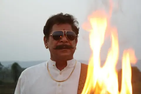 Mohan Joshi as Thakur Gajaraj Singh