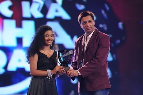 Madhur Bhandarkar giving away the singer of the day award to Anwesha