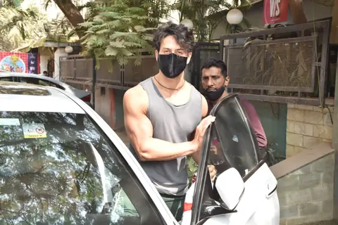 Tiger Shroff snapped at Juhu