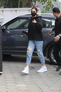 Deepika Padukone snapped at foodhall in Santacruz