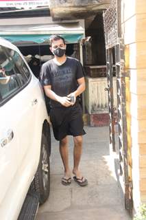 Rhea Chakraborty's brother Showik snapped leaving gym