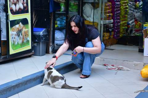 Zareen Khan spotted at a pet store