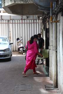 Amrita Singh and Sara Ali Khan snapped at a clinic in Bandra