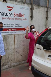 Amrita Singh and Sara Ali Khan snapped at a clinic in Bandra