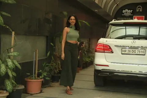 Rakul Preet Singh snapped at Aditya Roy Kapoor office in Bandra