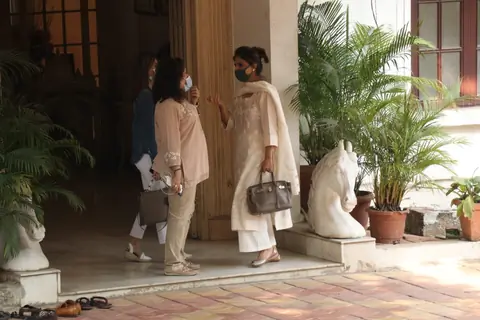 Kapoor Family at late Rajiv Kapoor's chautha in Chembur