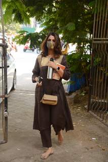 Sonali Bendre spotted at Kromakay salon in Juhu