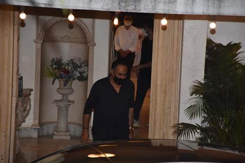 Kareena-Saif, Alia-Ranbir, Tara-Aadar and others snapped attending Randhir Kapoor's birthday dinner! 