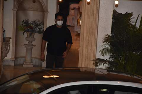 Kareena-Saif, Alia-Ranbir, Tara-Aadar and others snapped attending Randhir Kapoor's birthday dinner! 