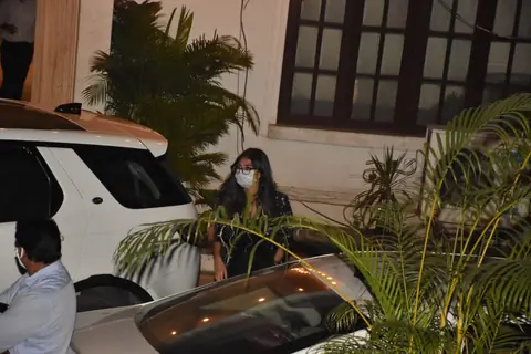 Kareena-Saif, Alia-Ranbir, Tara-Aadar and others snapped attending Randhir Kapoor's birthday dinner! 